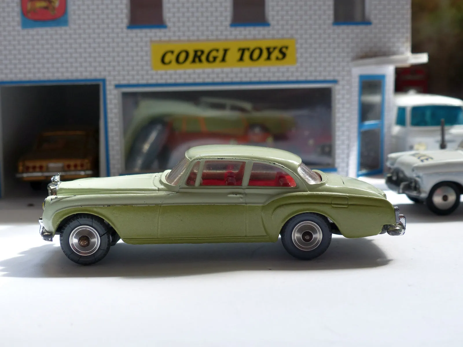 224 Bentley Continental in olive and pale apple green with original box