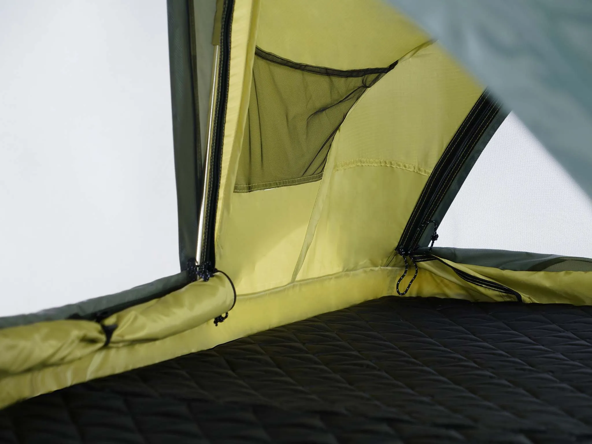 REV PICK-UP TRUCK TENT